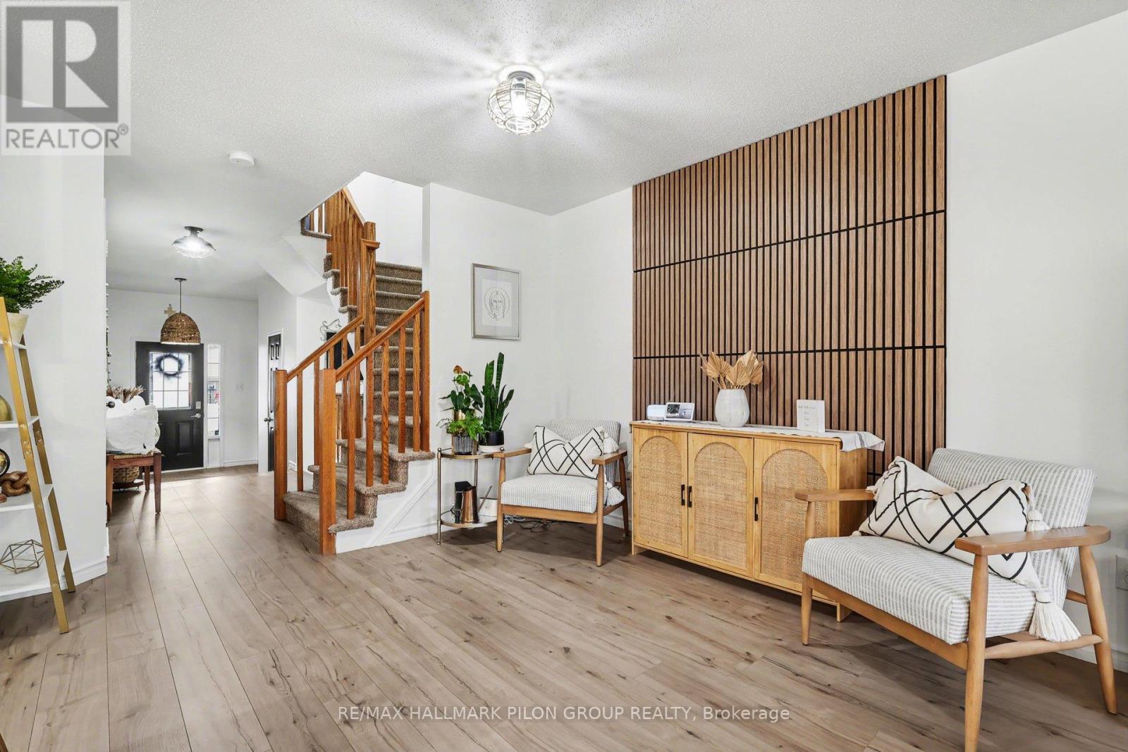 218 Rolling Meadow Crescent