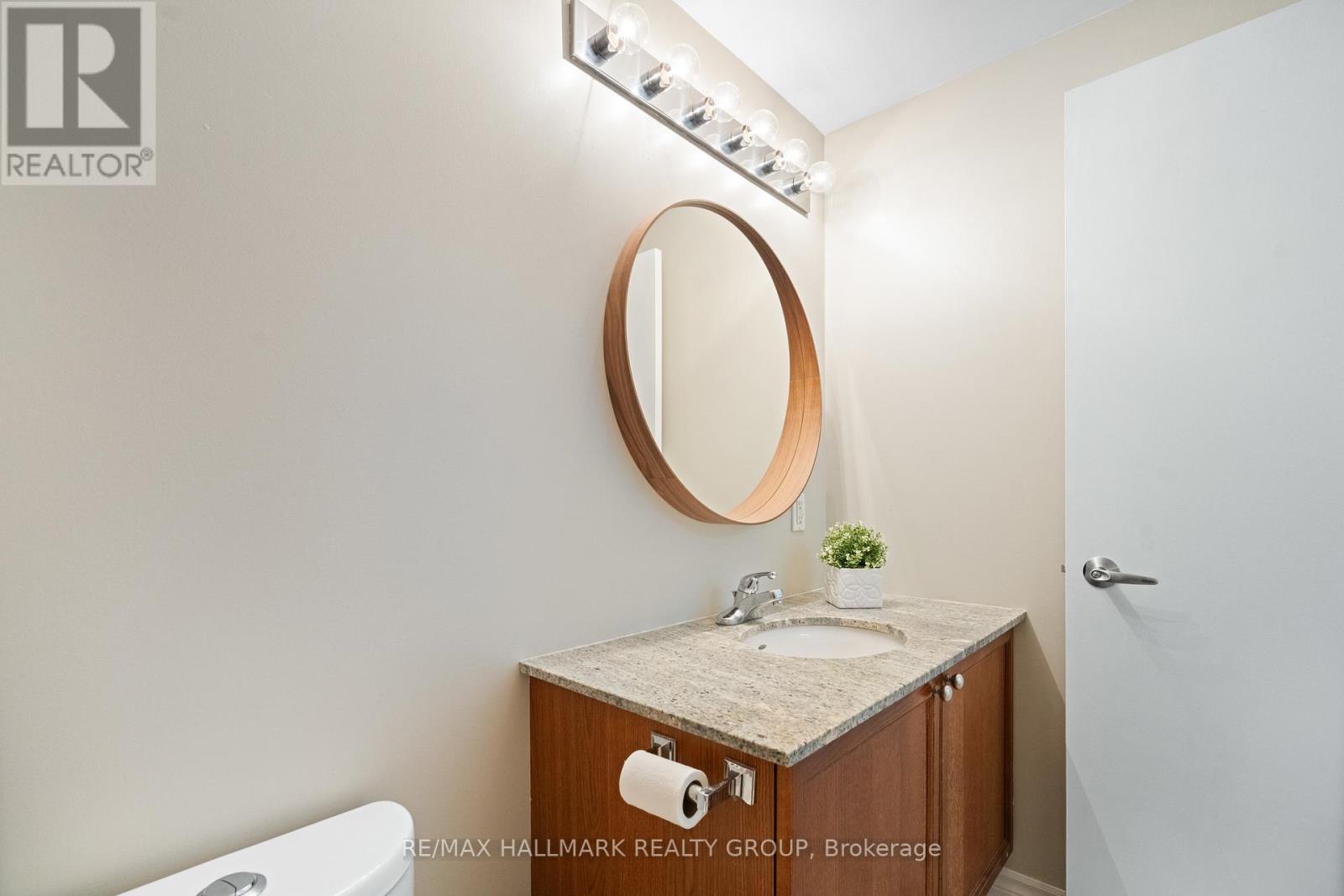 2103 - 445 Laurier Avenue W