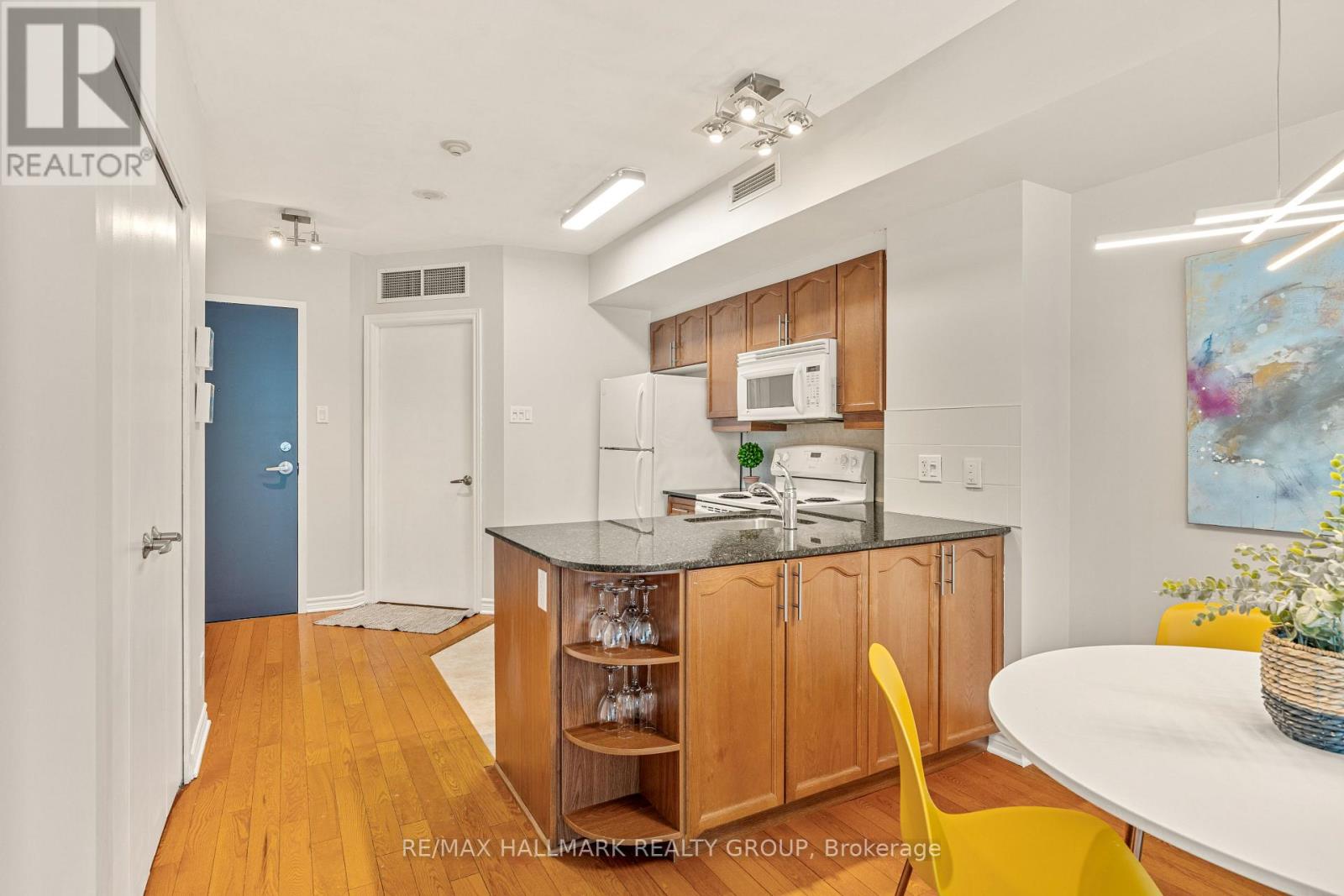 2103 - 445 Laurier Avenue W