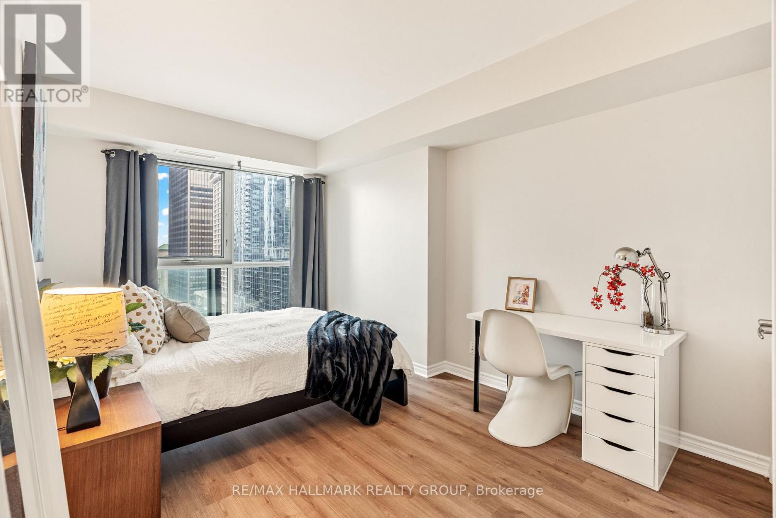 2103 - 445 Laurier Avenue W