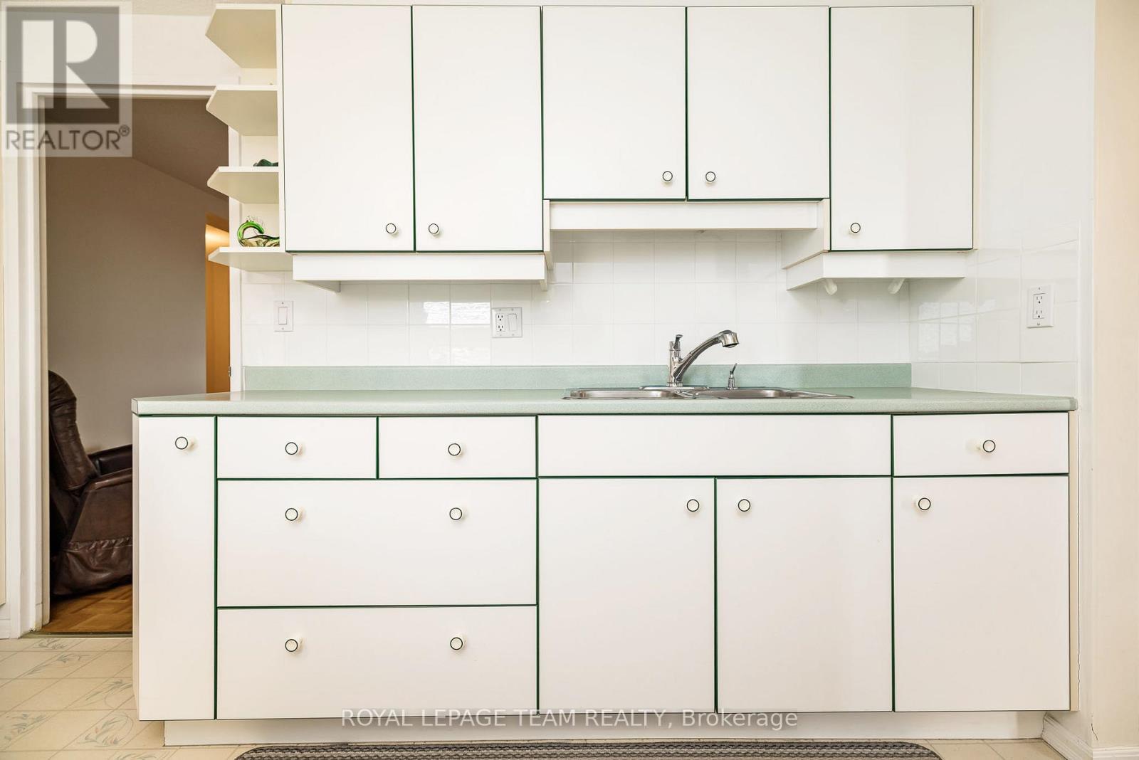 701 - 1356 Meadowlands Drive E