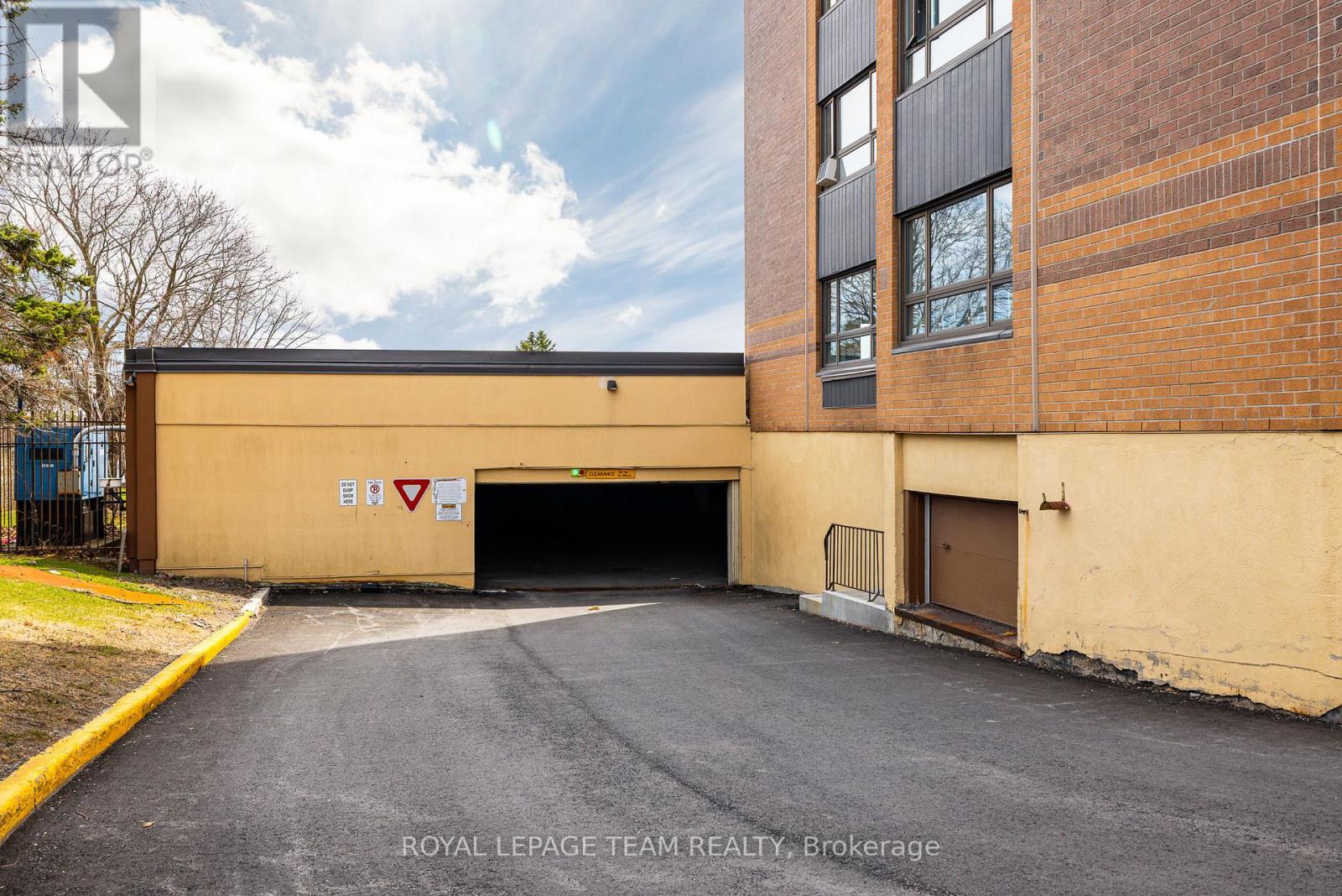 701 - 1356 Meadowlands Drive E