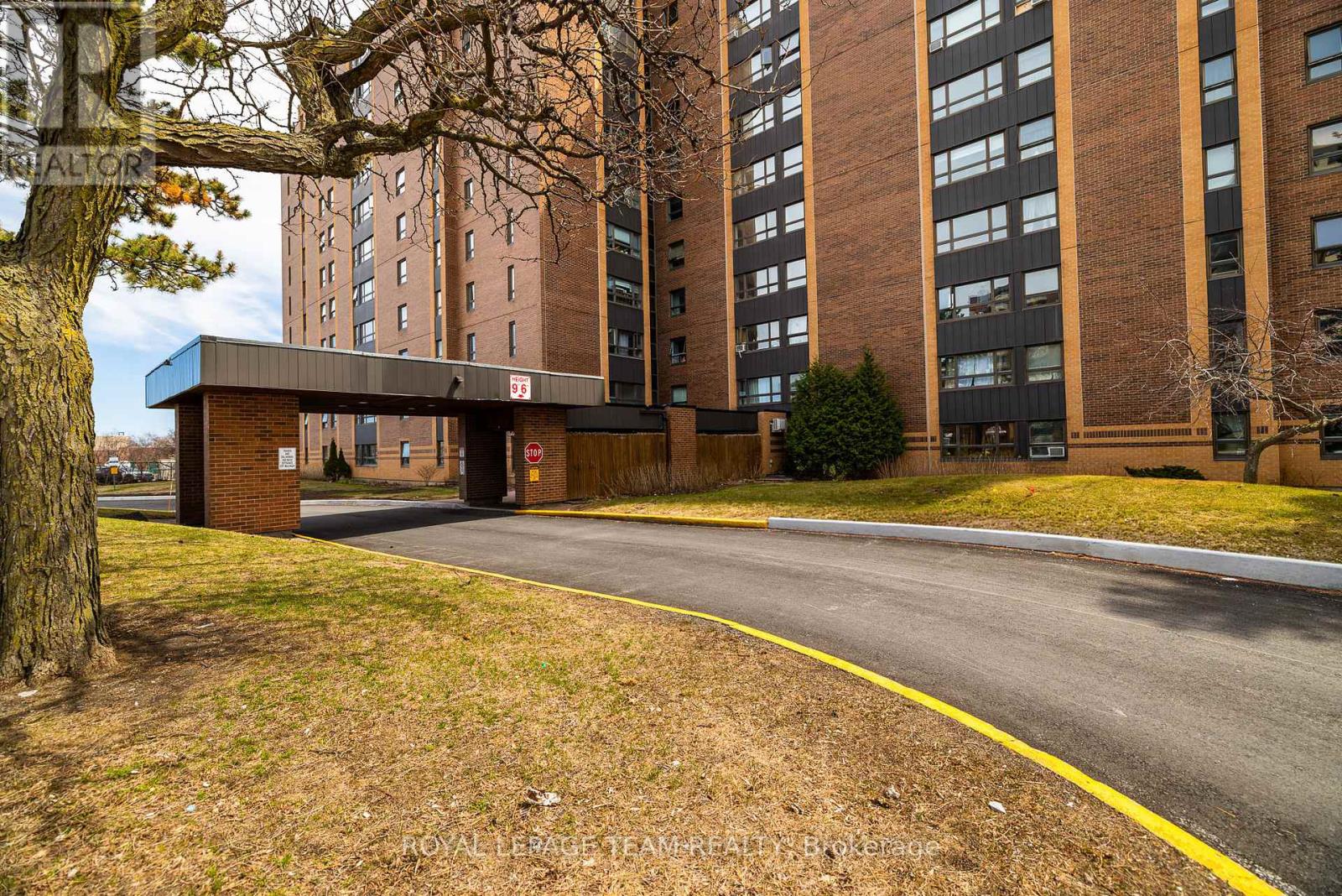 701 - 1356 Meadowlands Drive E