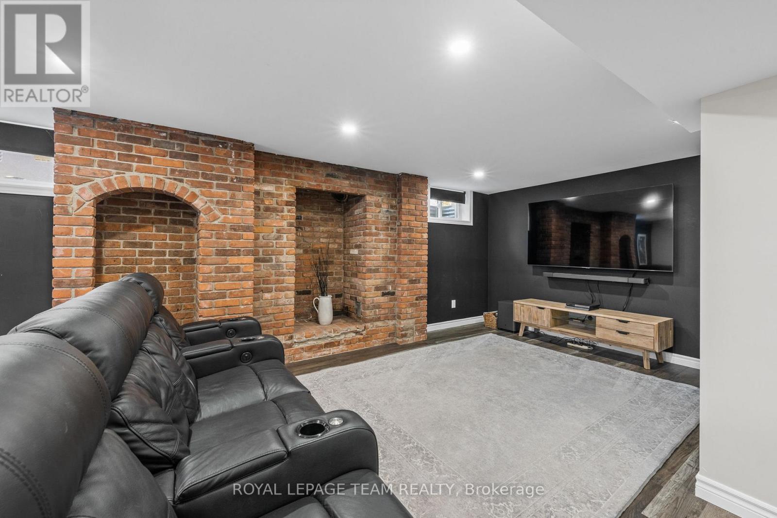 1081 Boucher Crescent