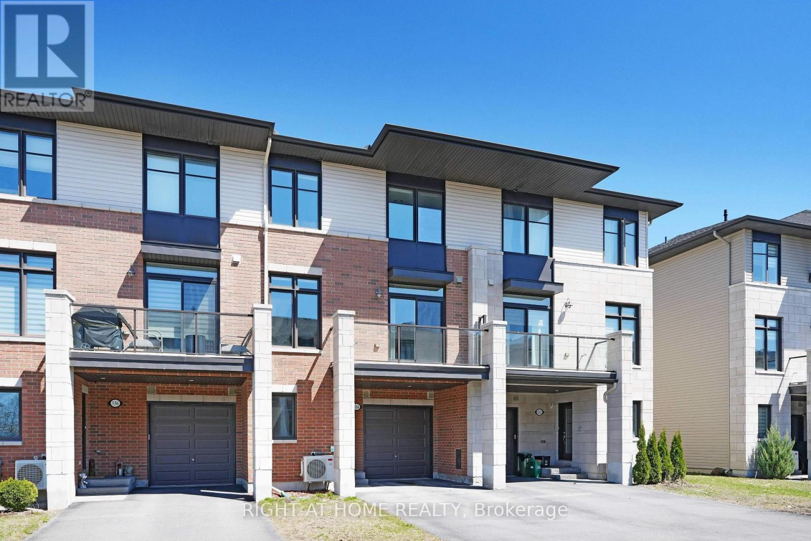 554 Labrador Crescent