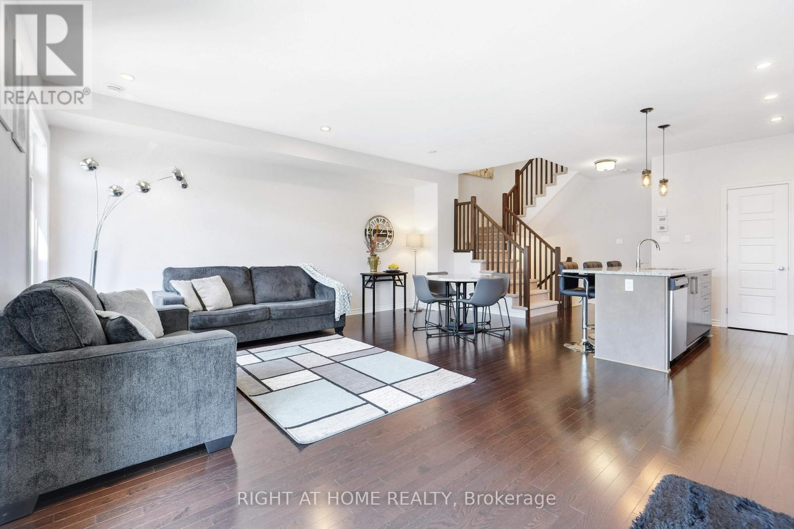 554 Labrador Crescent