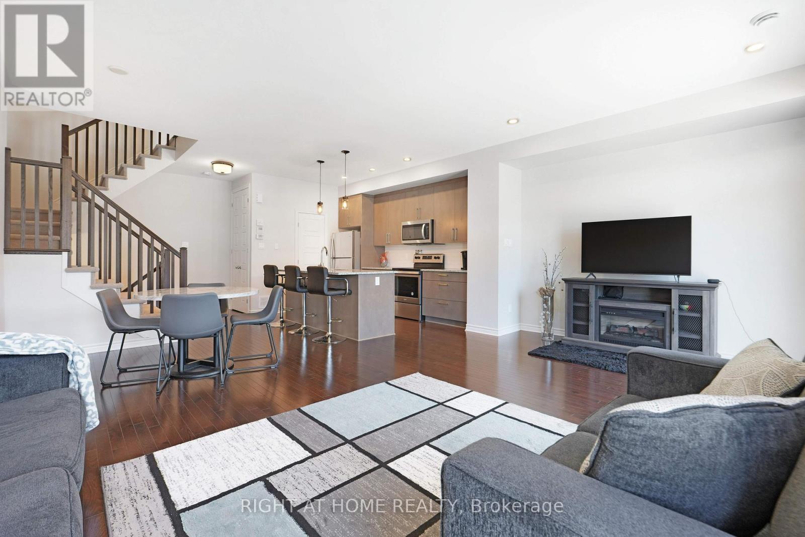 554 Labrador Crescent