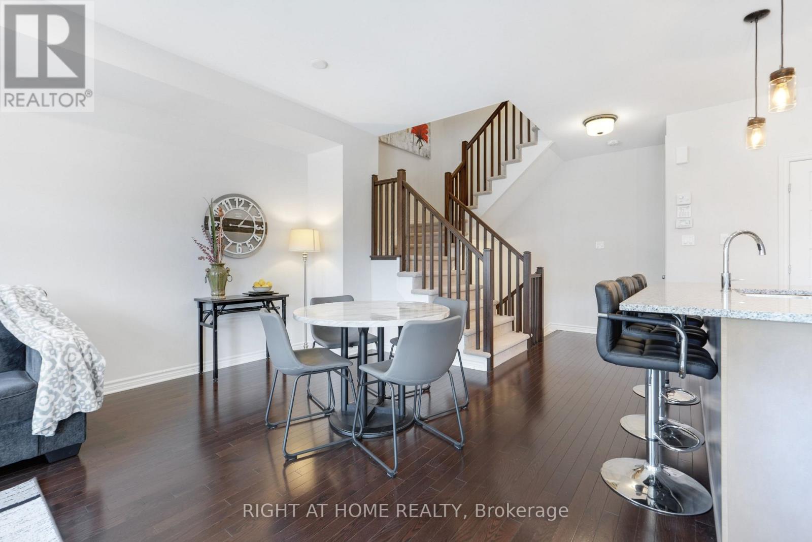 554 Labrador Crescent