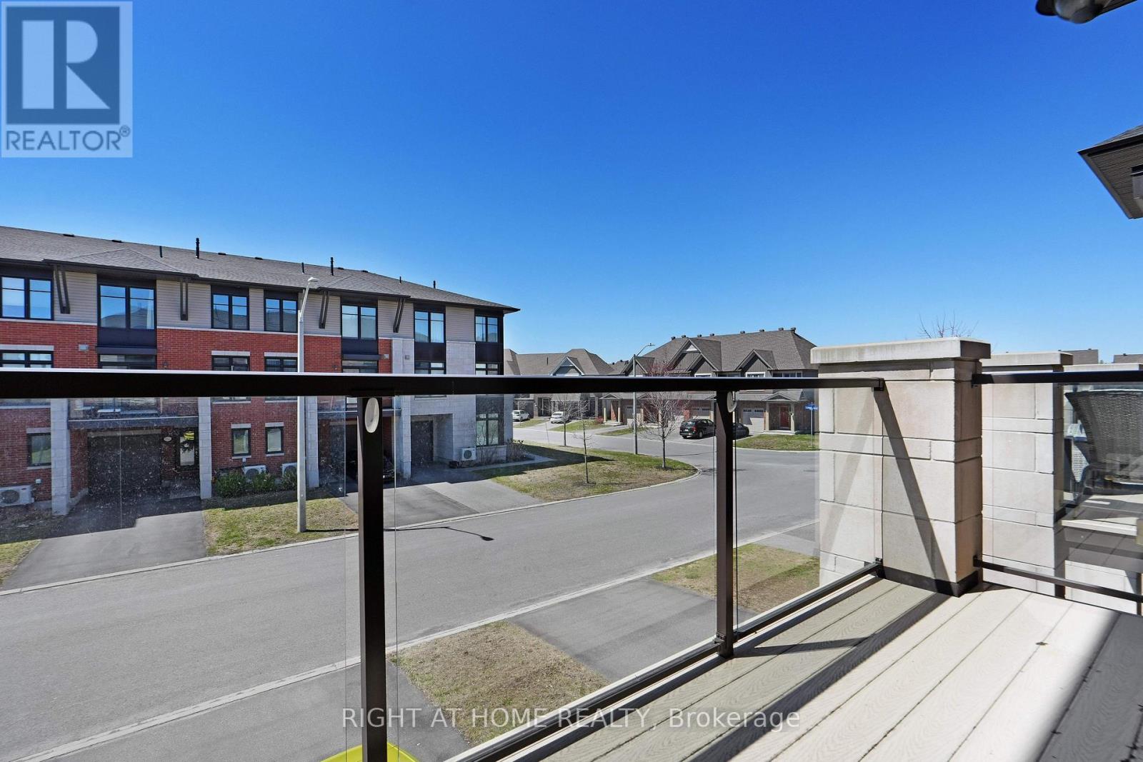 554 Labrador Crescent