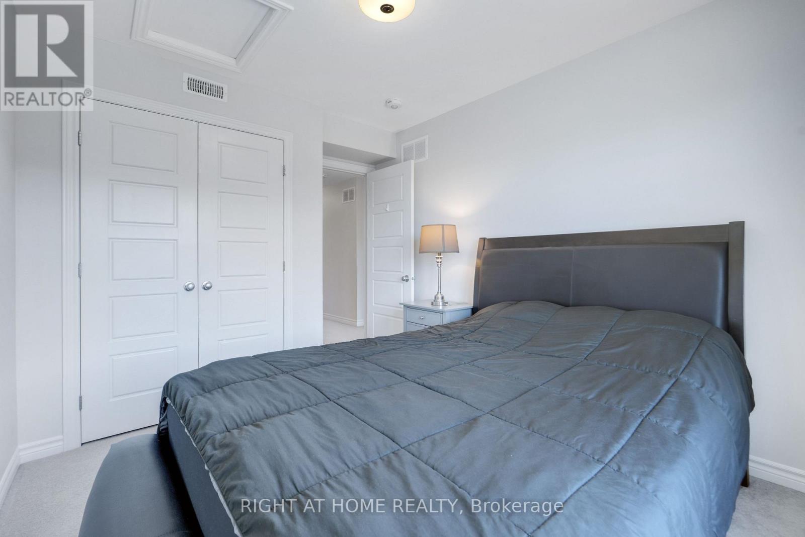 554 Labrador Crescent