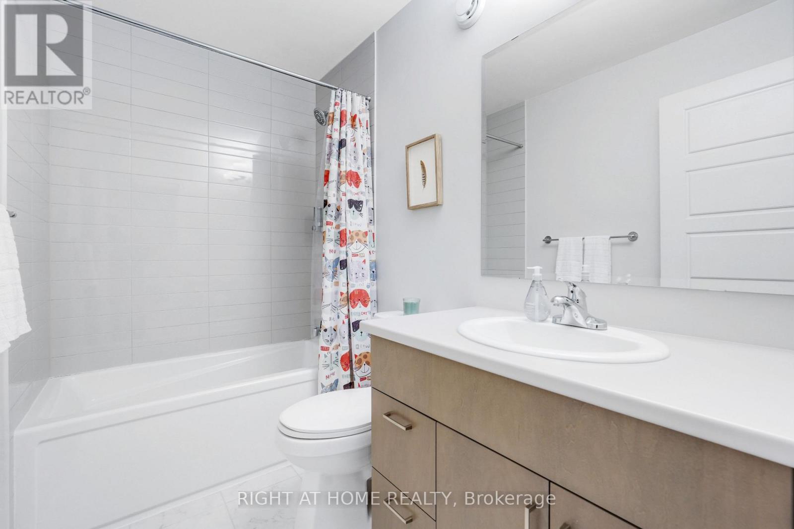 554 Labrador Crescent