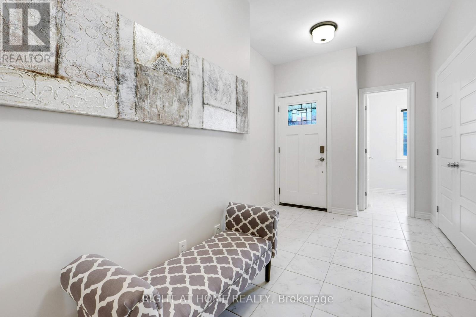 554 Labrador Crescent