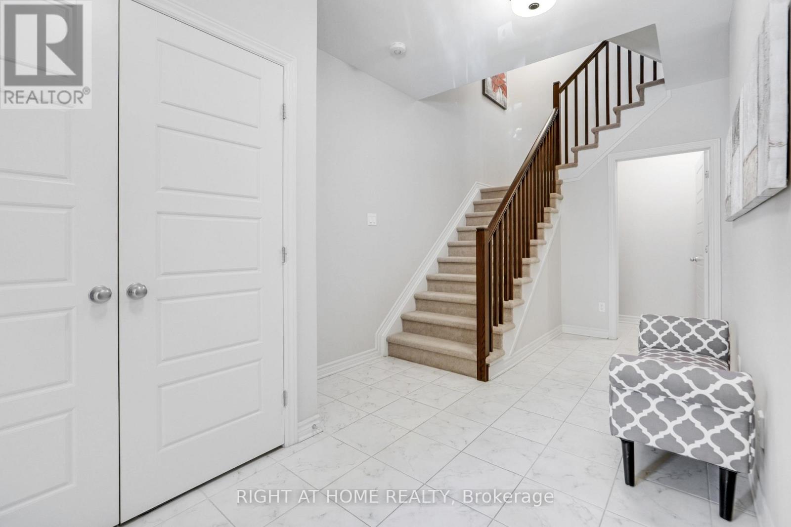 554 Labrador Crescent