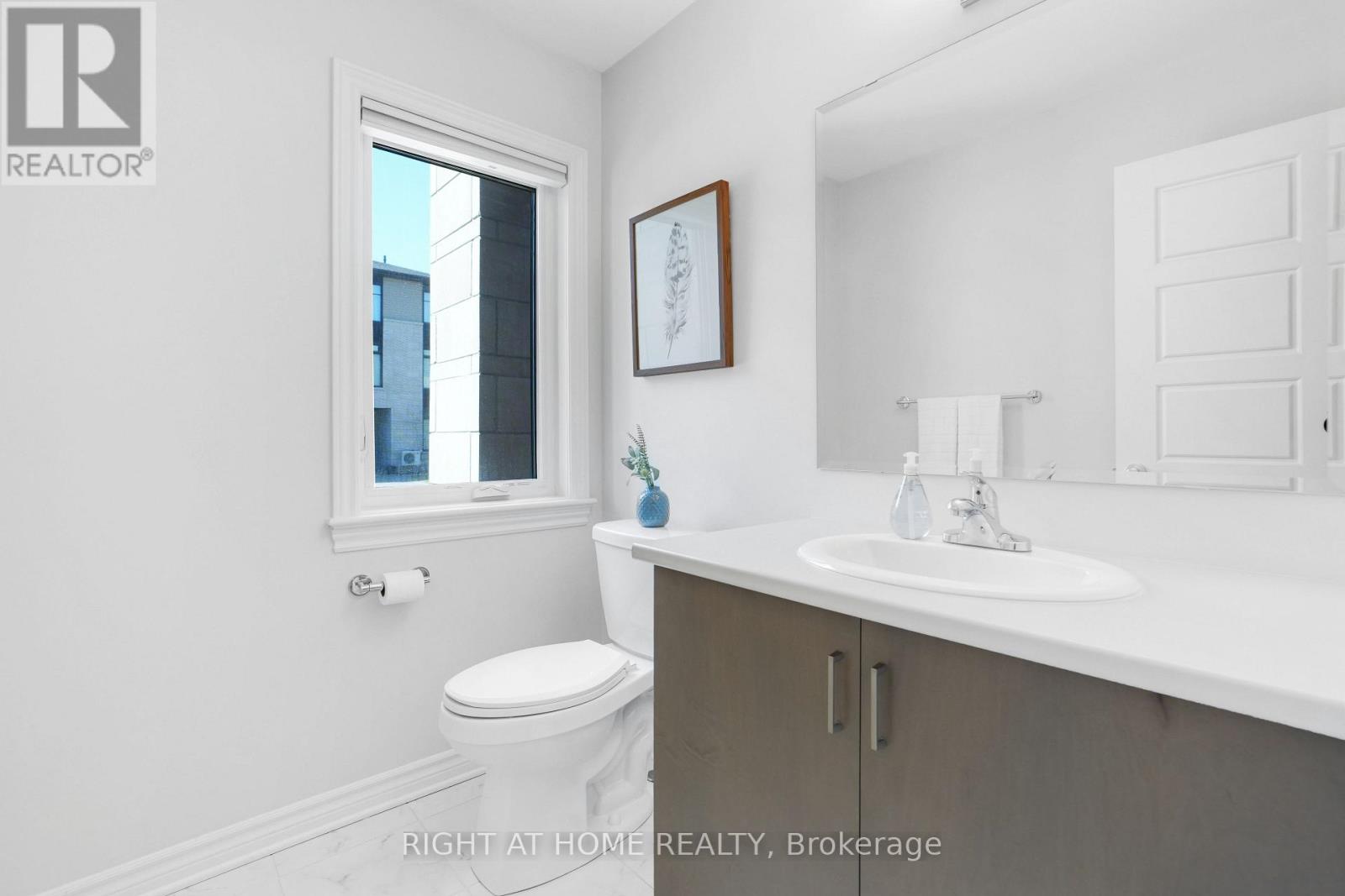 554 Labrador Crescent