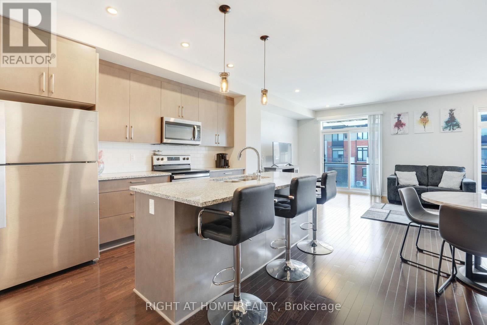 554 Labrador Crescent