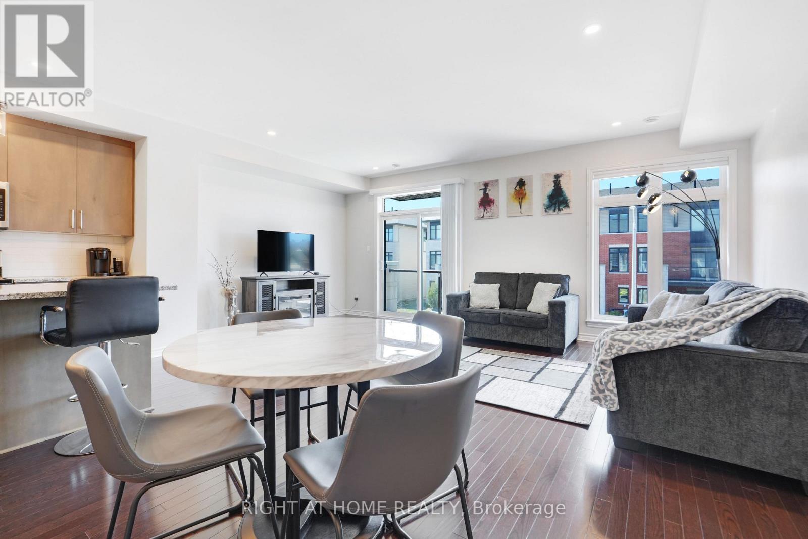 554 Labrador Crescent