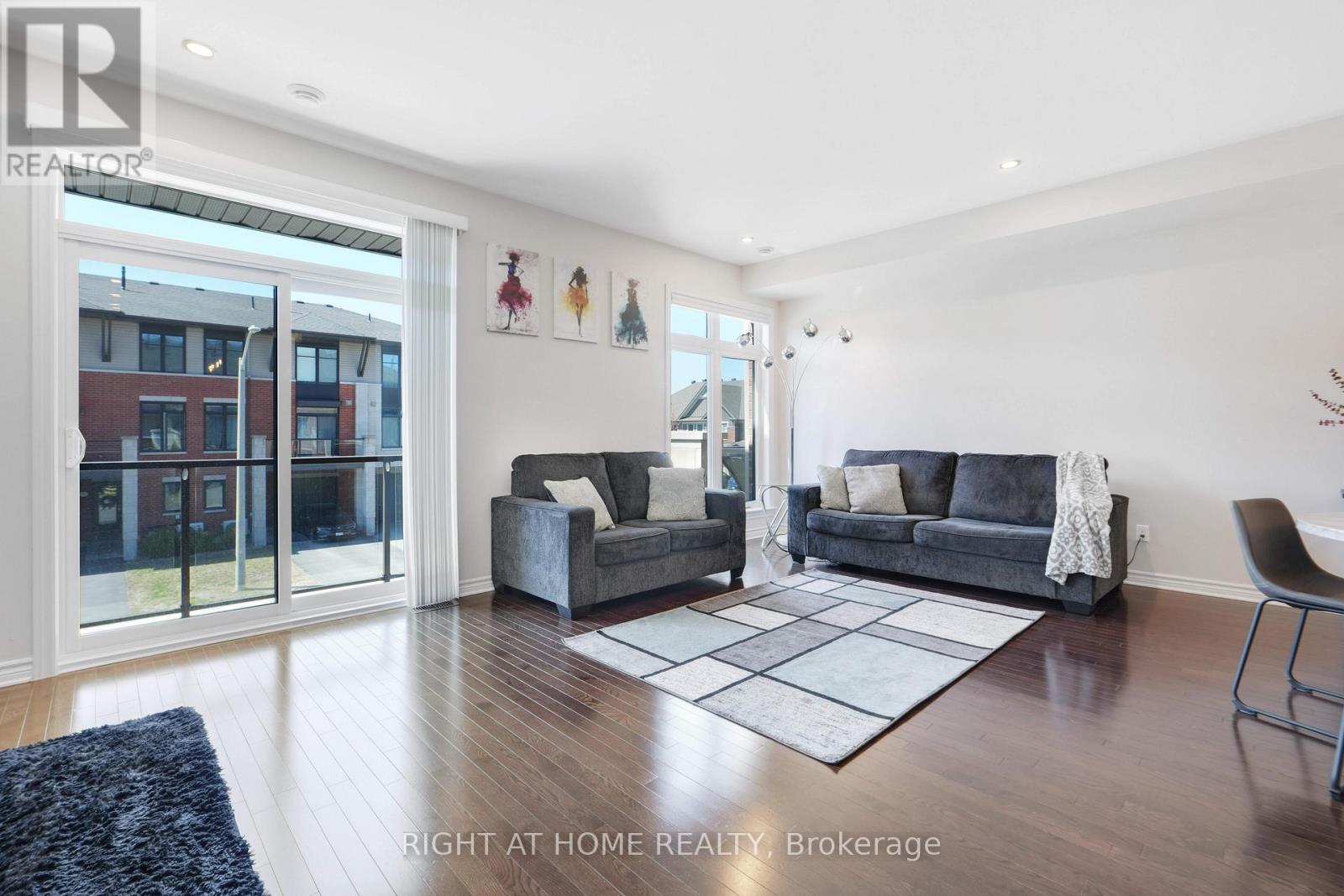 554 Labrador Crescent