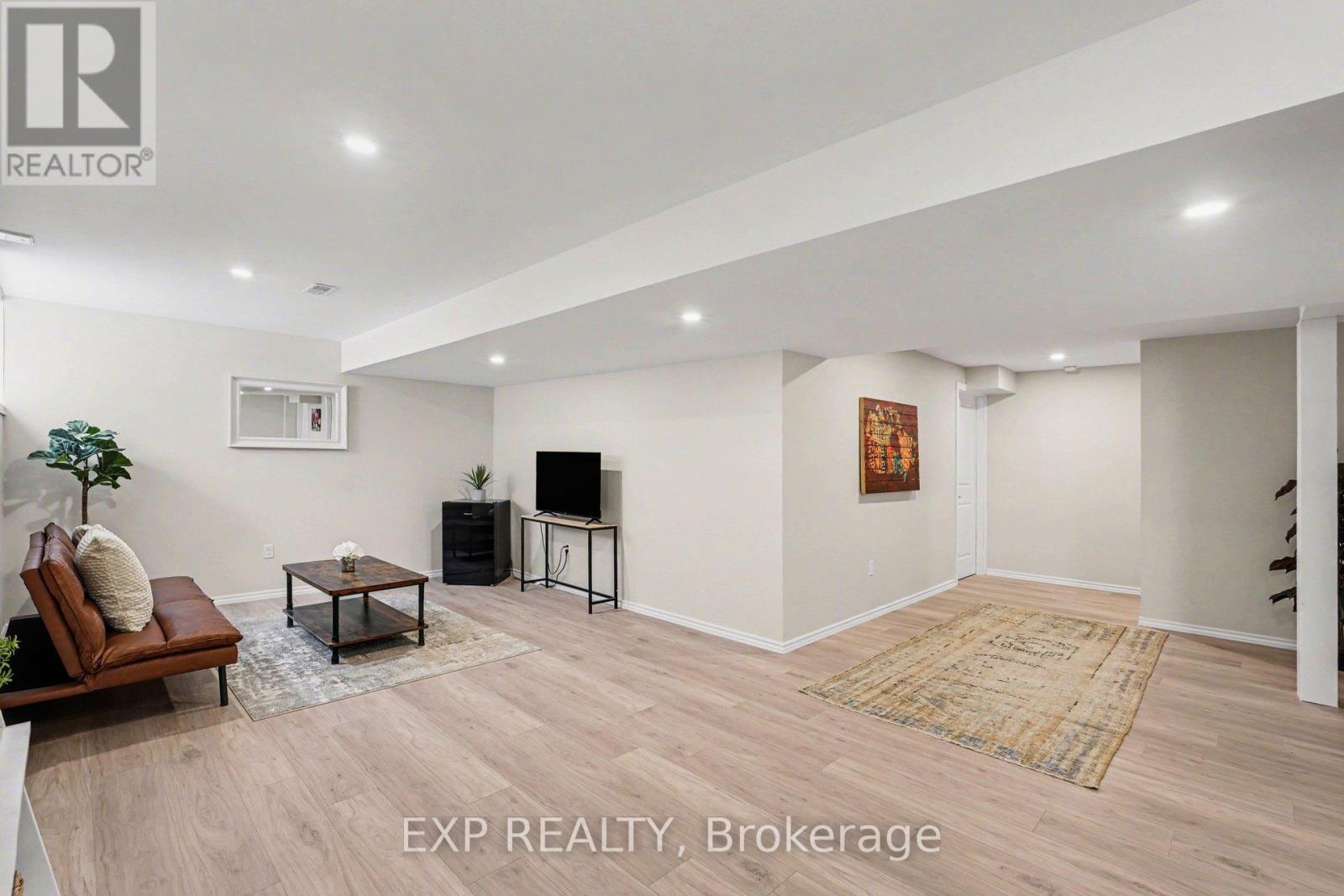 386 Andalusian Crescent