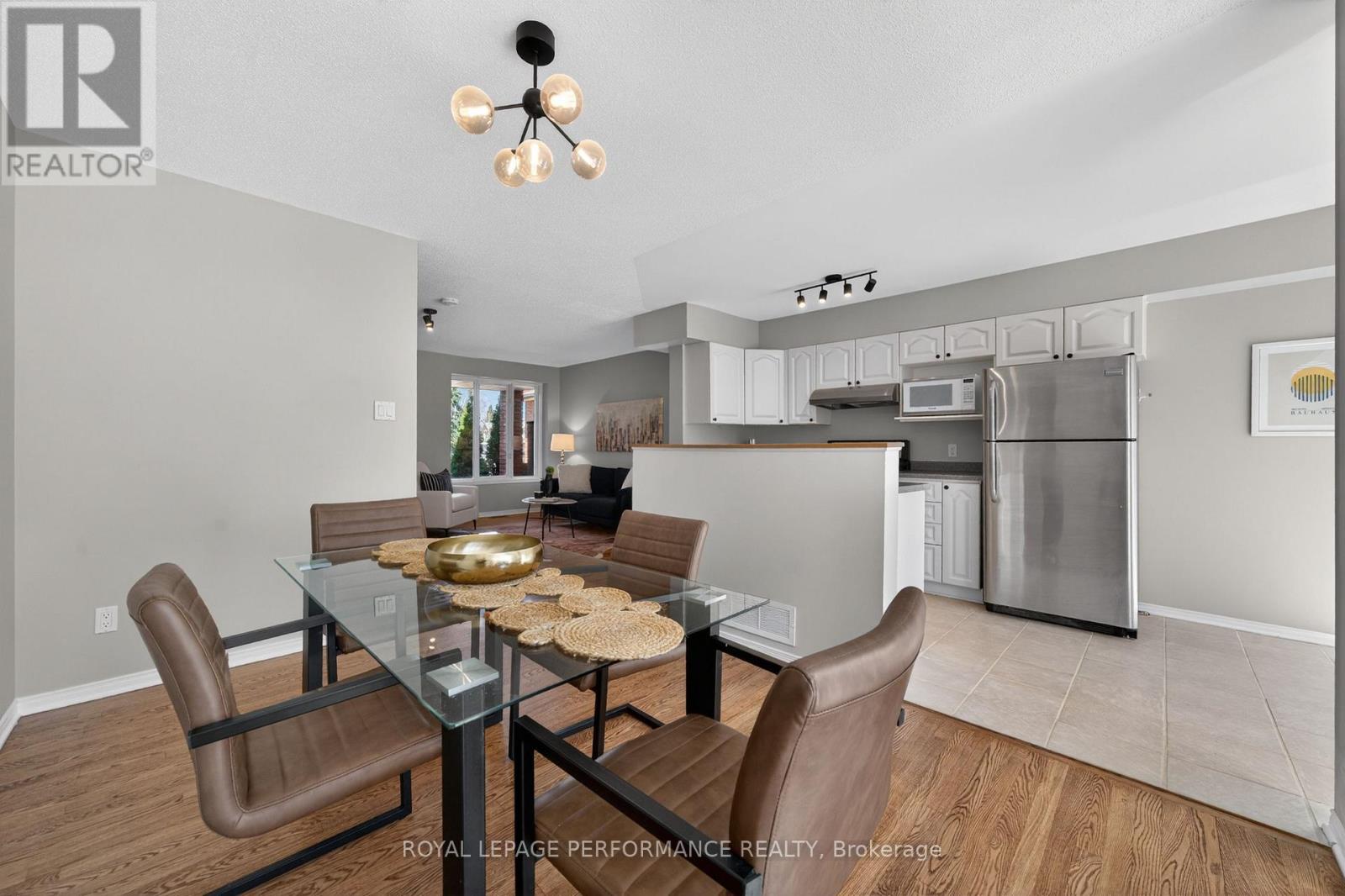 3835 Crowsnest Avenue