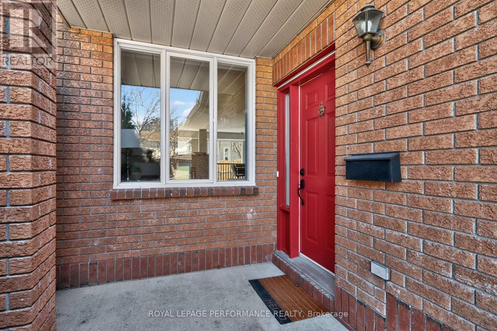 3835 Crowsnest Avenue