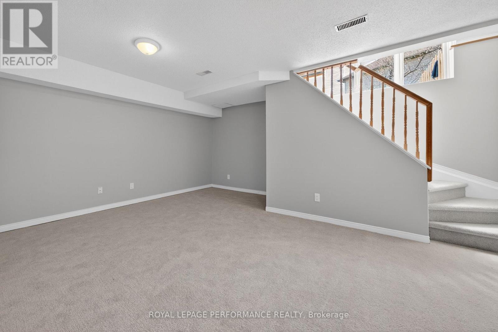 3835 Crowsnest Avenue