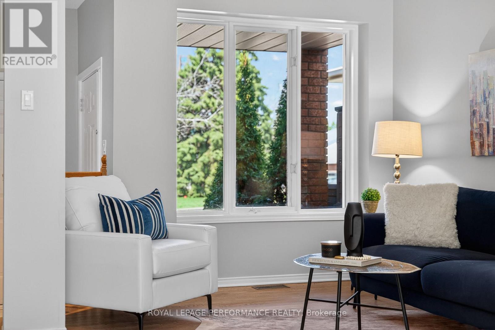 3835 Crowsnest Avenue