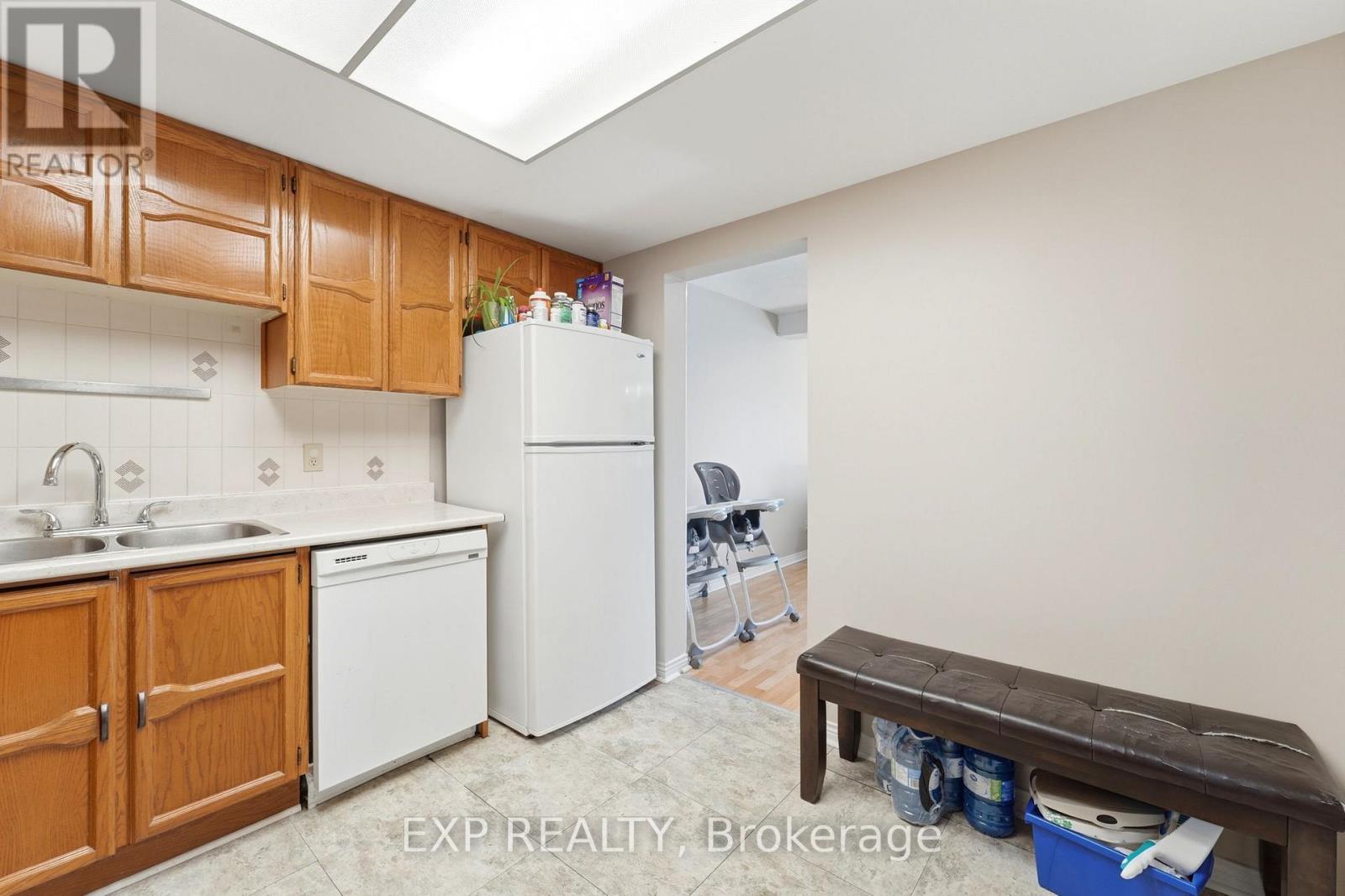 8 - 322 Robillard Private