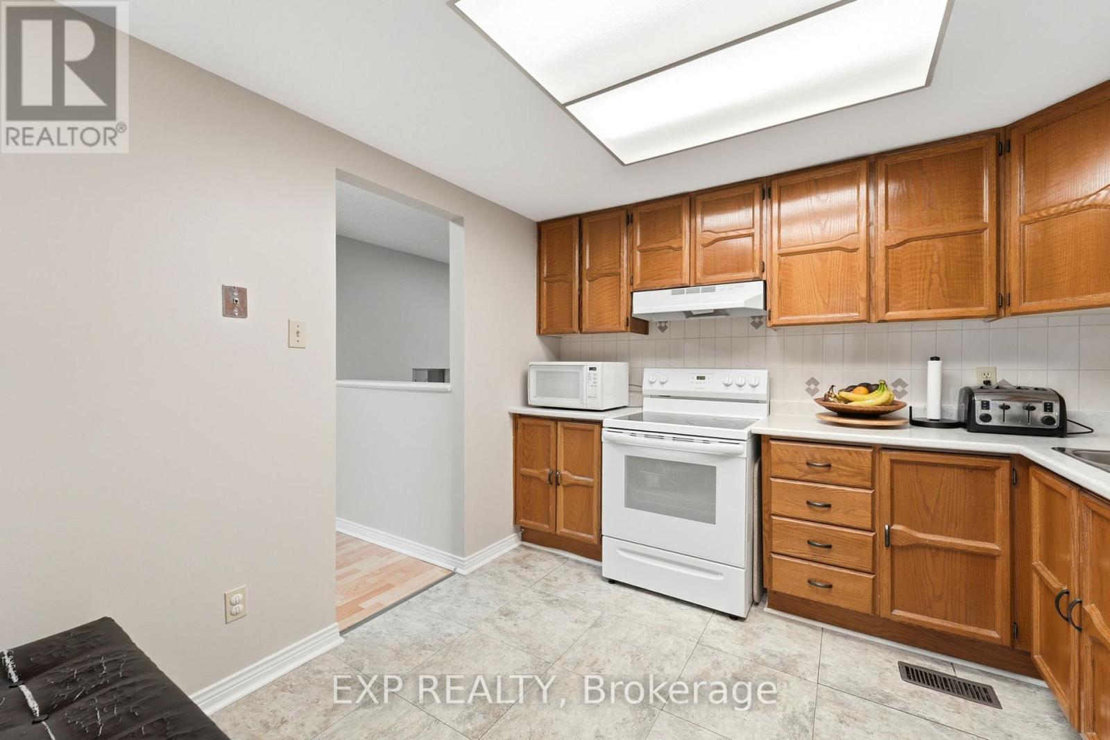 8 - 322 Robillard Private