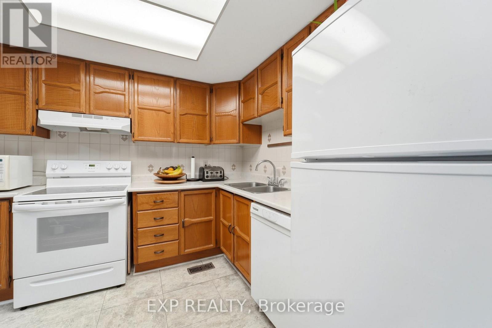 8 - 322 Robillard Private