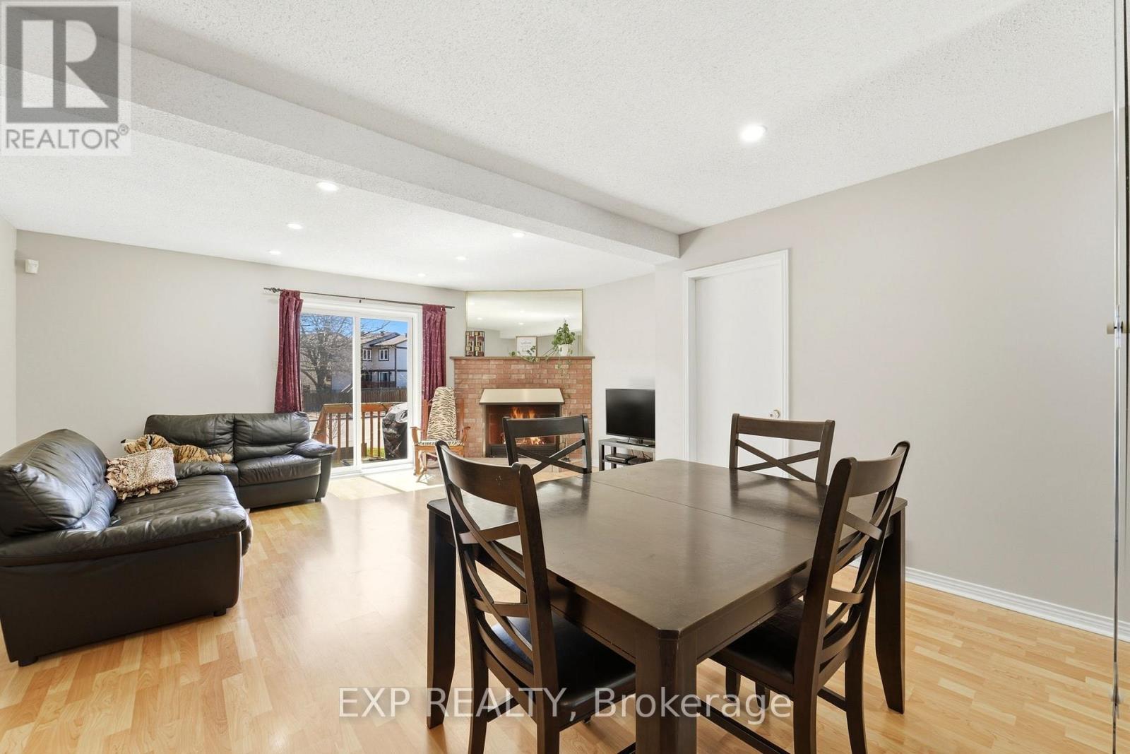 8 - 322 Robillard Private