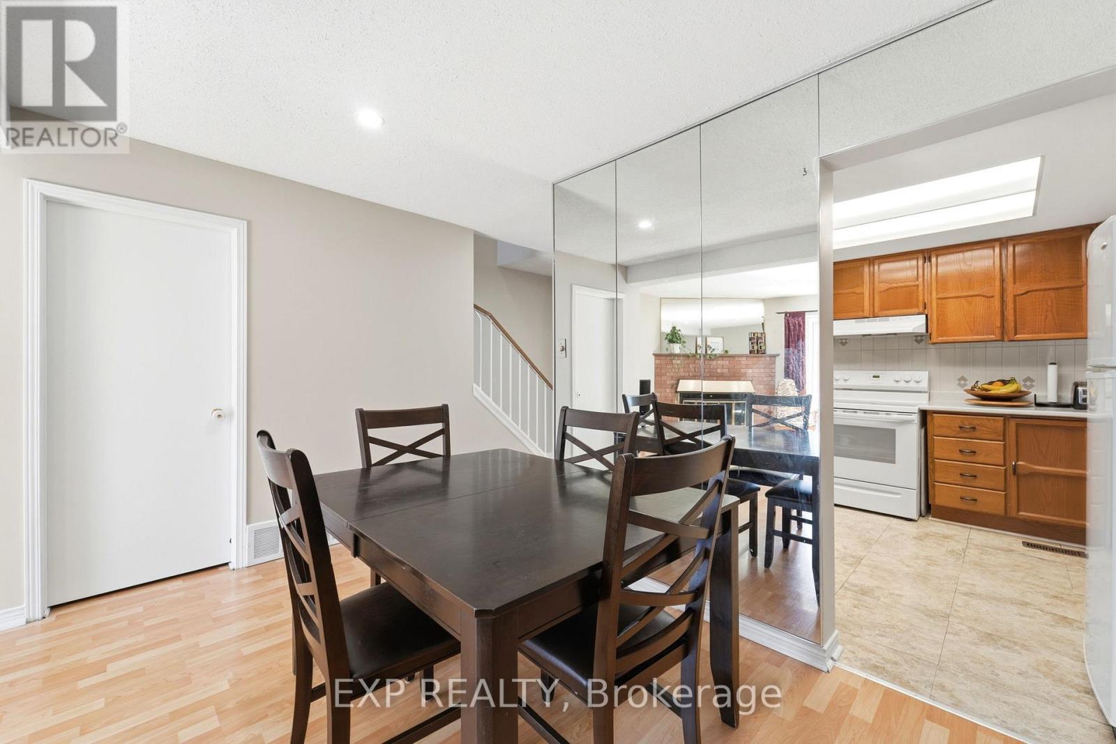 8 - 322 Robillard Private