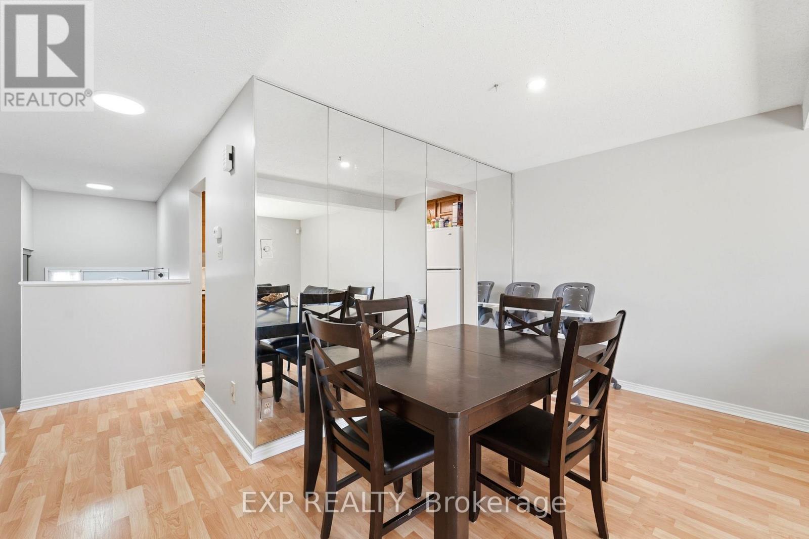 8 - 322 Robillard Private