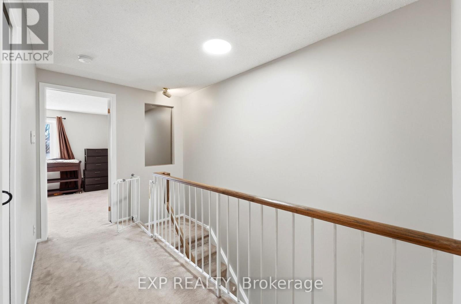 8 - 322 Robillard Private