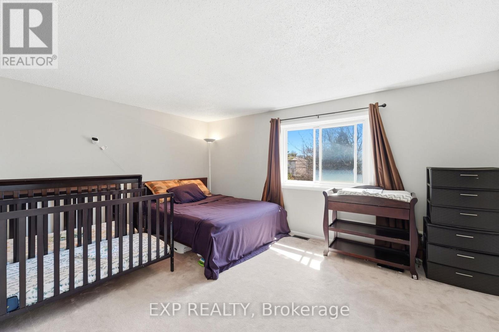 8 - 322 Robillard Private