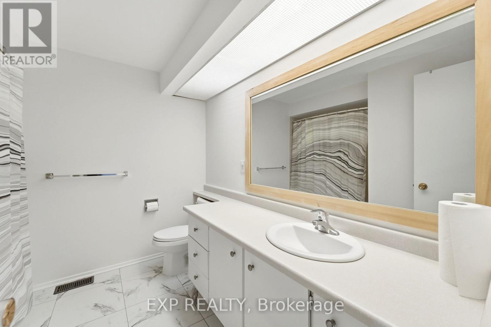 8 - 322 Robillard Private