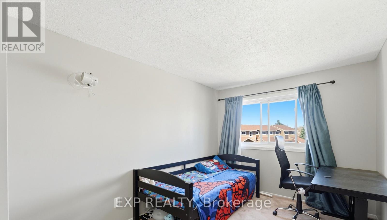 8 - 322 Robillard Private