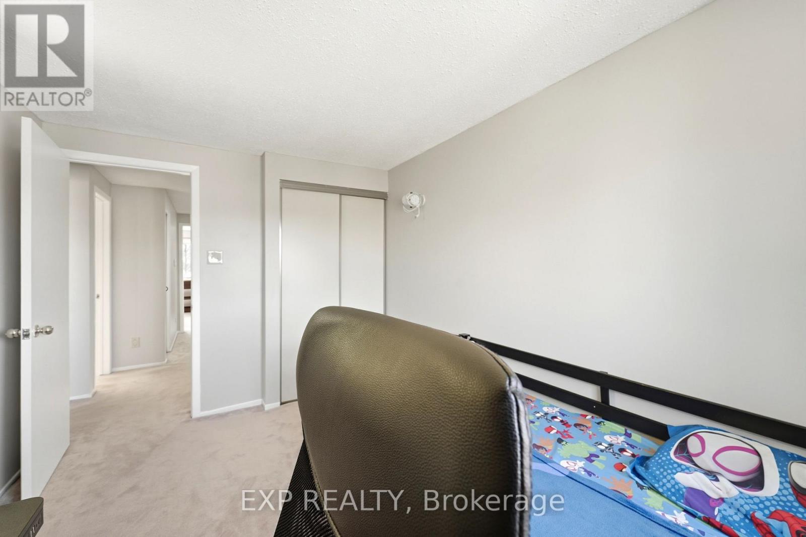 8 - 322 Robillard Private