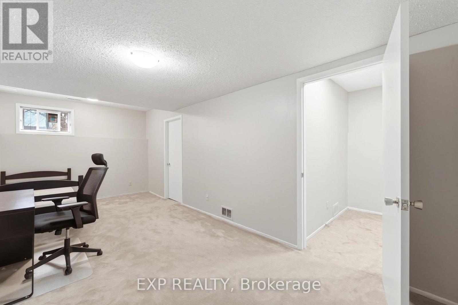 8 - 322 Robillard Private