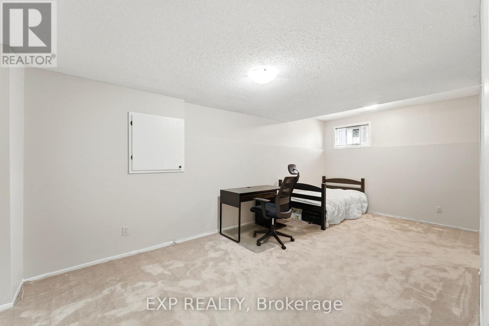 8 - 322 Robillard Private