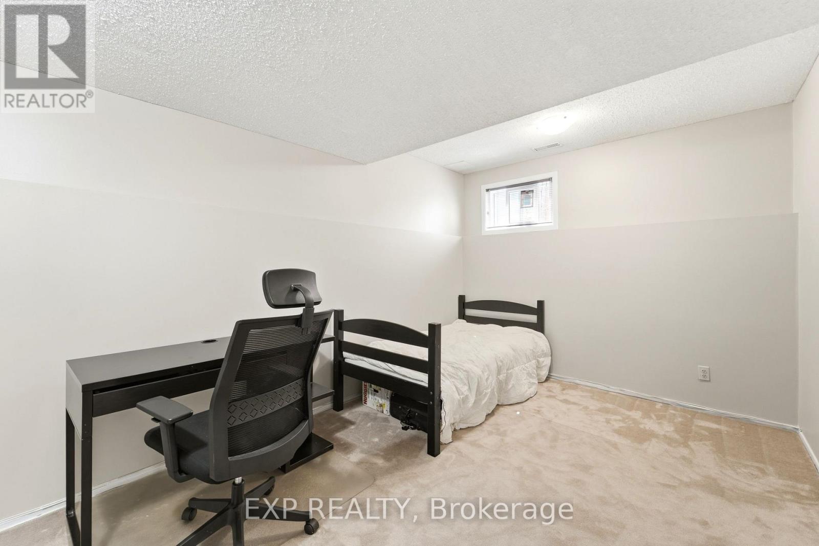 8 - 322 Robillard Private