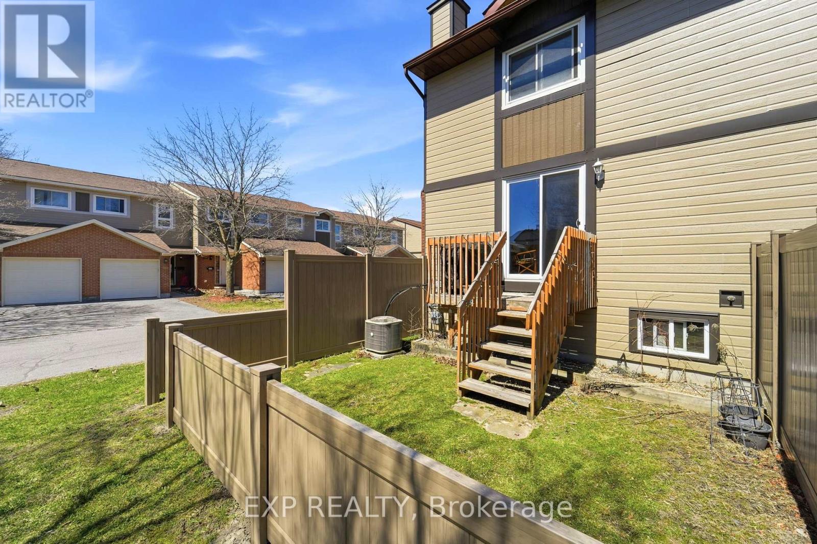 8 - 322 Robillard Private