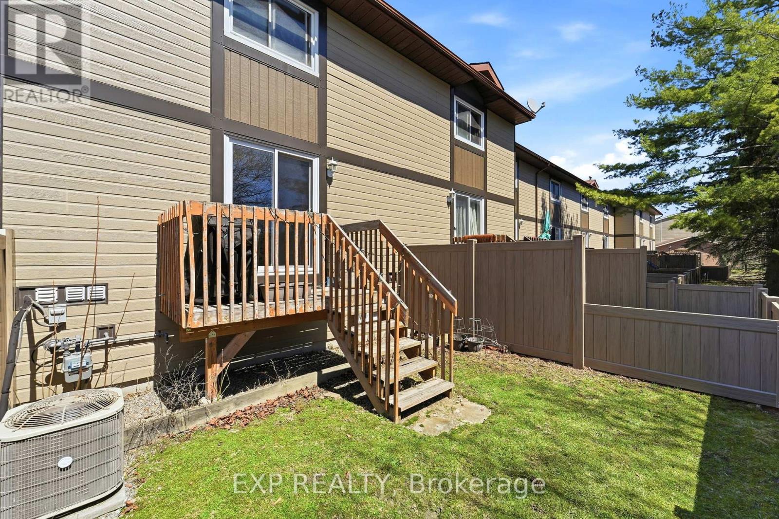 8 - 322 Robillard Private