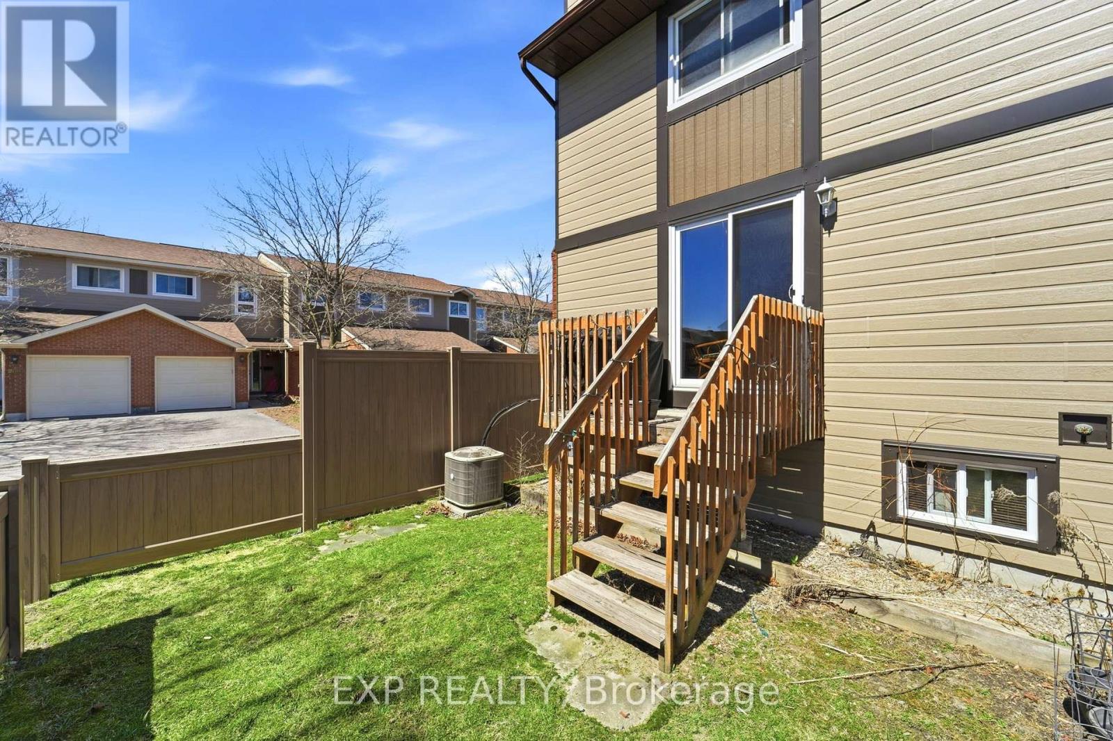 8 - 322 Robillard Private