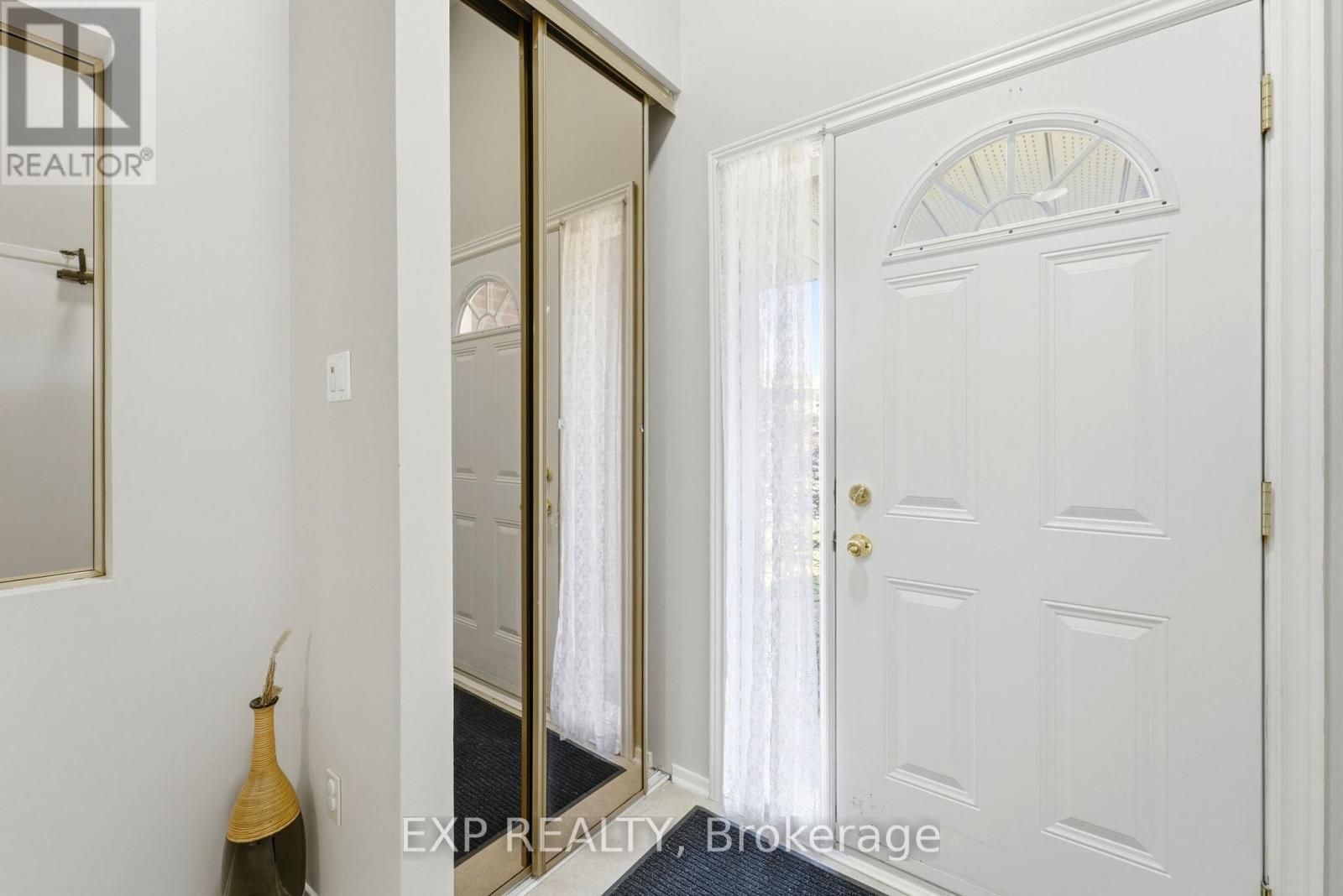 8 - 322 Robillard Private