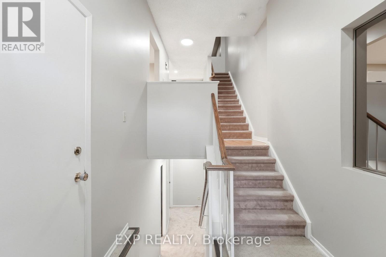 8 - 322 Robillard Private