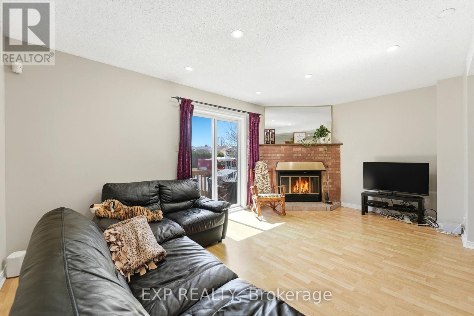 8 - 322 Robillard Private