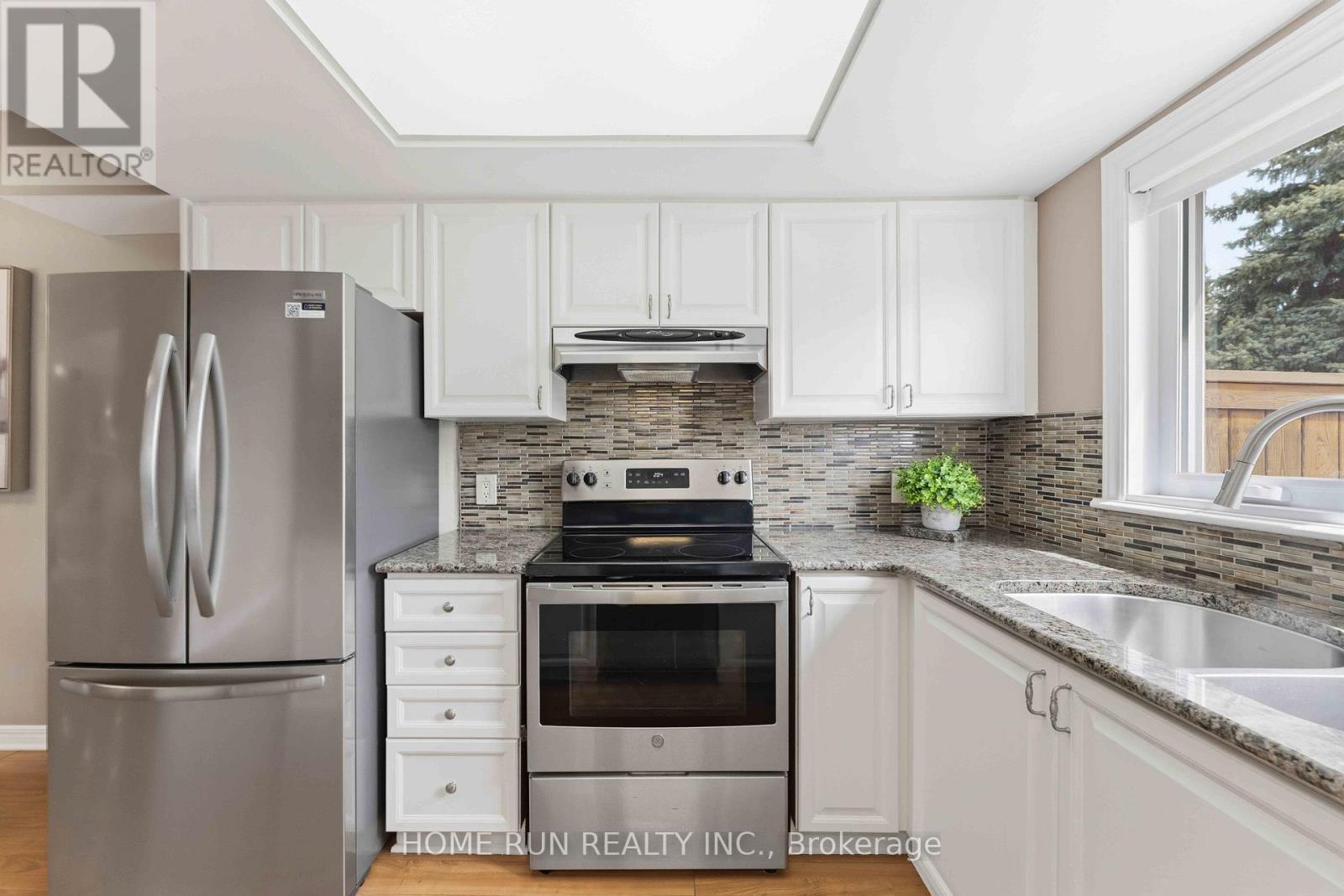 82 Westpointe Crescent