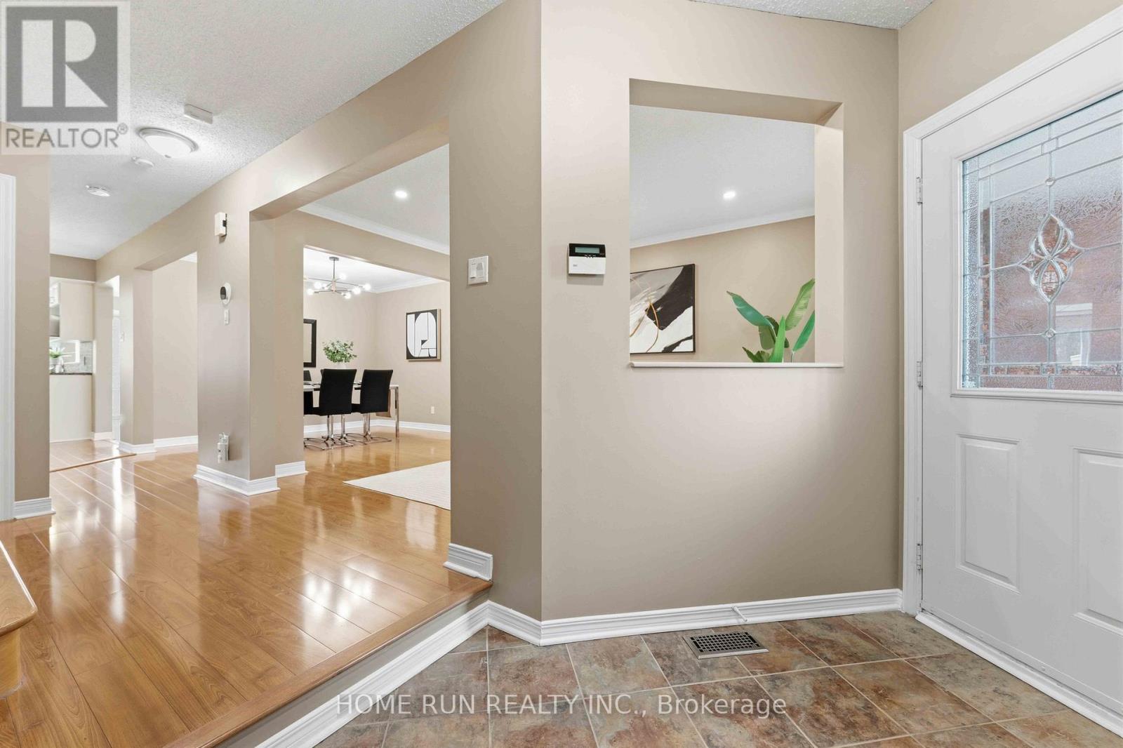 82 Westpointe Crescent