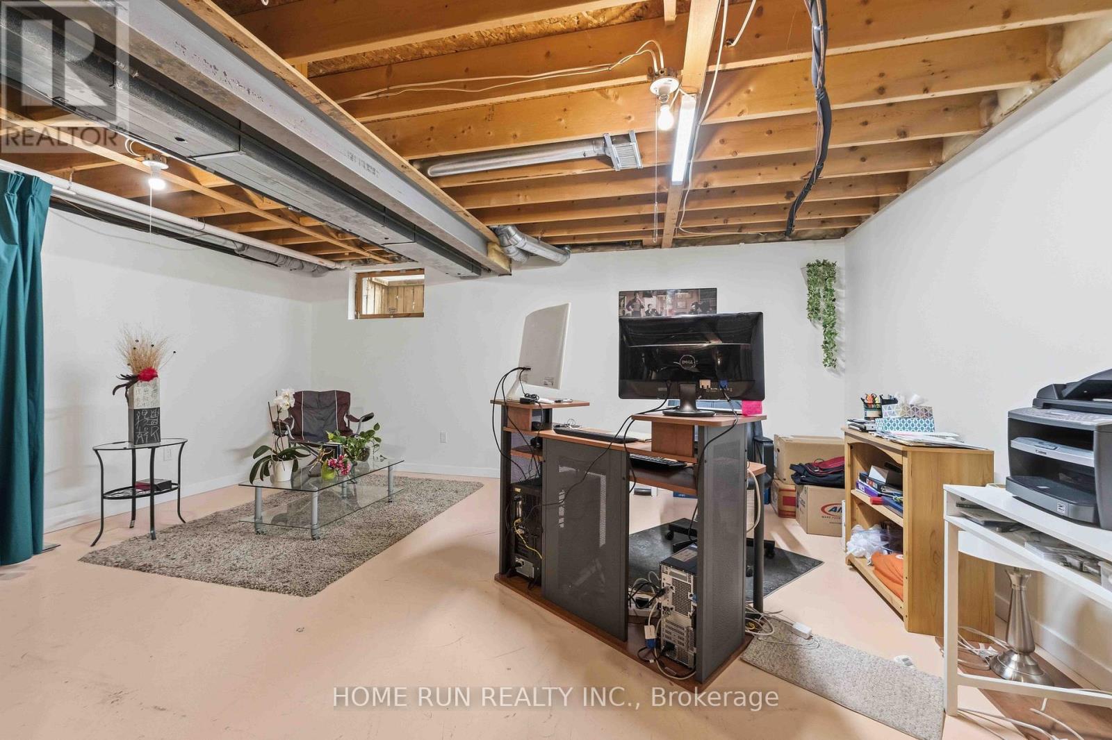 82 Westpointe Crescent