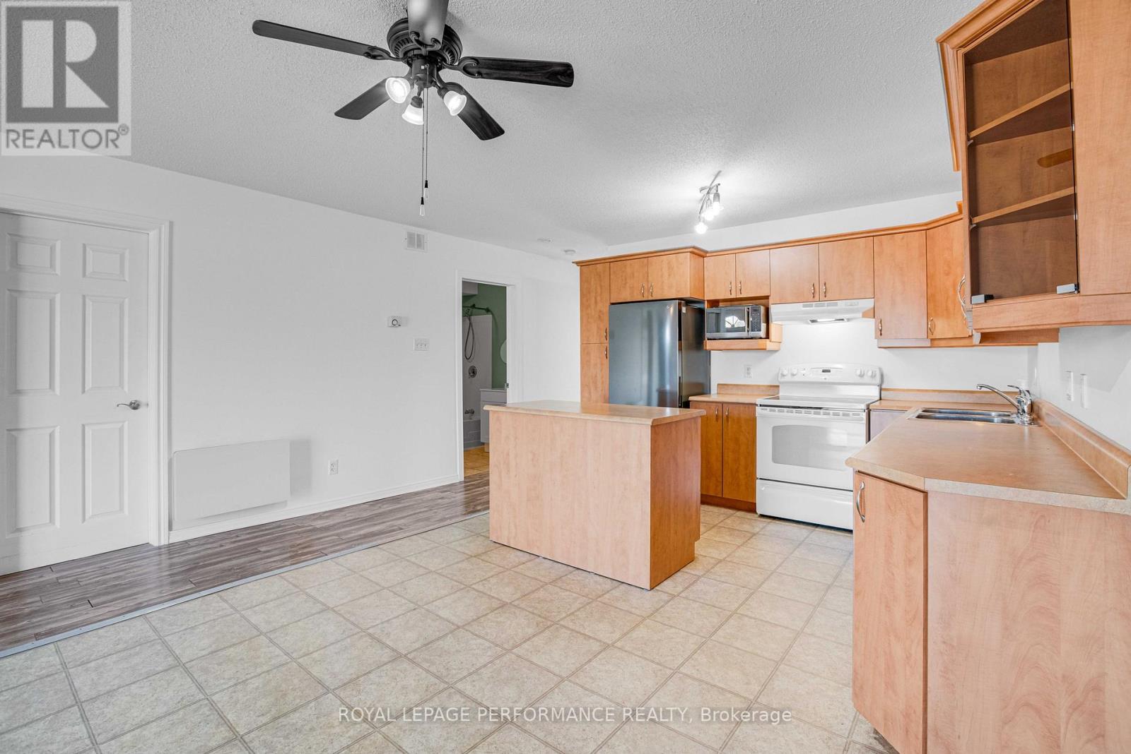 (4) - 16 Pendleton Street